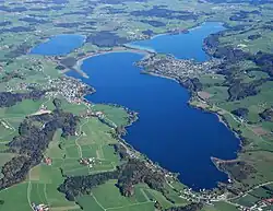 Salzburger Seengebiet: Die&nbsp;Trumer Seen, Flugaufnahme