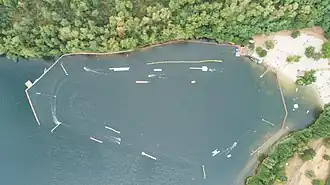Wasserski-Anlage aus der Vogelperspektive