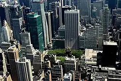 Luftaufnahme (am Grün rechts anschließend: Rückseite der New York Public Library)