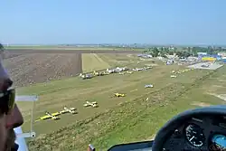 Der Flugplatz Tuzla mit Flugzeugen der Regional Air Services