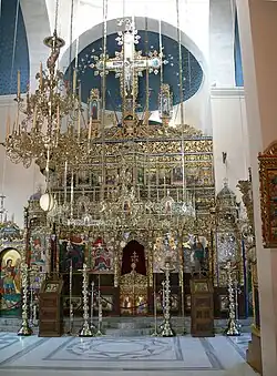 Kloster Agia Triada auf Kreta: Ambo als Podest vor dem Königstor, seitliche Pulte für Ikonen