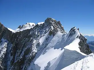 Die Aiguille de Rochefort vom Sattel unterhalb des Dent du Géant, im Hintergrund die Grandes Jorasses.
