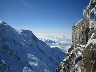 Aiguille du Midi (rechts) und Dôme du Goûter (ganz links)
