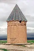 Mil-e Achangan, timuridischer Grabturm (Gonbad) vom Anfang des 15. Jahrhunderts in der Provinz Razavi-Chorasan im Nordosten Irans