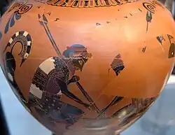 Ein ähnliches Motiv ziert das Gewand des Aias