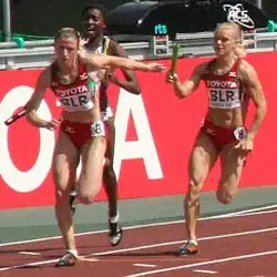 In der belarussischen Staffel übergibt Alena Neumjarschyzkaja den Stab an Aksana&nbsp;Drahun