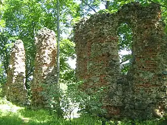 Ruine der Ordensburg in Alūksne (Marienburg)