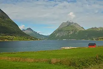 Der Liatinden mit dem Aldersund im Vordergrund