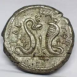 Agathodaimonschlange (links) und Uräusschlange (rechts), Tetradrachme, Hadrian, Alexandria