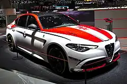 Sondermodell Giulia Racing mit Bezug zum Alfa Romeo-Racing-Formel-1-Team auf dem Genfer Auto-Salon 2019