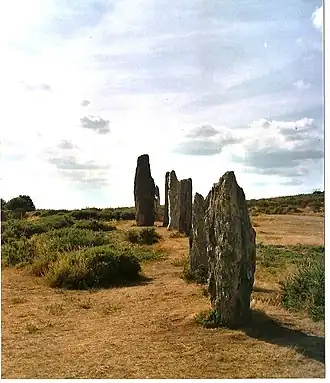 Mühle und Menhire von Cojoux