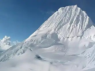 Alpamayo 5947&nbsp;m Peru