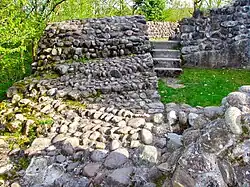 Die etwa zwei bis drei Meter breite Nordmauer