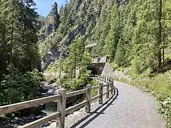 Alte Zügenschluchtstrasse mit Schutzgalerie