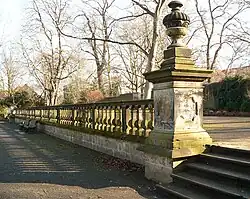 Balustrade und Terrasse des früheren Schlosses