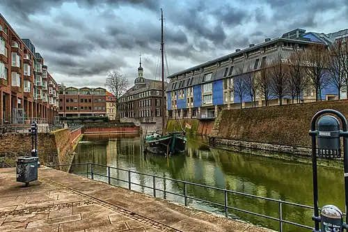 Alter Hafen, noch mit „Aalschokker“ (2014)