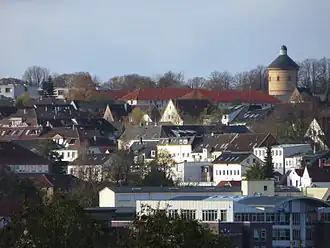 Der Alte Wasserturm inmitten des Stadtteils Friesischer Berg.