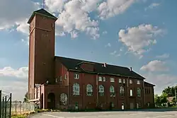 Wasserturm mit Schaltanlagengebäude