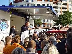 Aalverkäufer auf dem Fischmarkt Hamburg