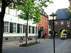 Altstadt Bergheim mit der Stadtseite des Aachener Tores.