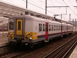 Typischer Triebwagen für den Regionalzug Lüttich–Maastricht