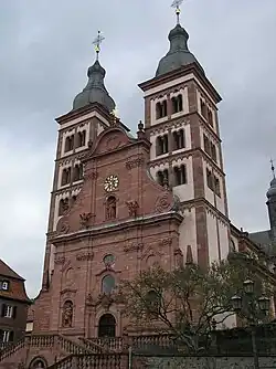 Fassade der Klosterkirche in Amorbach