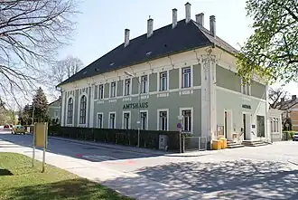 Das 1901 erbaute „Amtshaus“ beherbergte ursprünglich eine Restauration und ist heute im Eigentum der Stadt St.&nbsp;Pölten