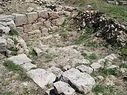 Römisches Gebäude A2 (Südseite des Gipfels)