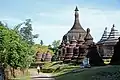 Umgebende Stupas, dahinter Ratanabon