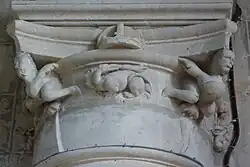 Kapitell mit Feuersalamander