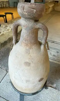 Amphore mit Produktionsstempel