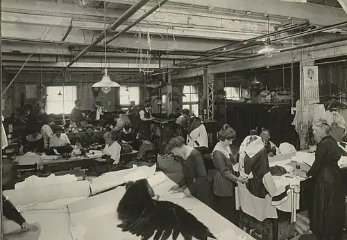 Pelz-Handnäherinnen und Schnittmuster-Zuschneiderinnen