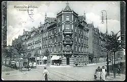 Limmerstraße Ecke Kötnerholzweg mit der Straßenbahn-Linie 6, einem Eiswagen und einem Pferdebrunnen