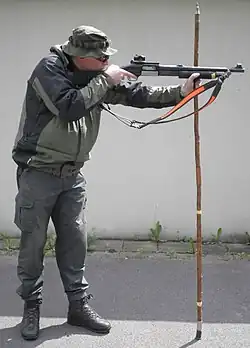 Anschlag stehend angestrichen