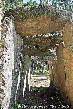 Die Anta do Penedo do Com liegt im Ort