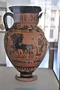 Etruskisch-schwarzfigurige Amphora; Bauchbild: Athene mit Vierergespann, Schulterbild: Aphrodite, als etruskische Turan, wie häufig mit Flügeln dargestellt, legt schützend ihren Mantel über Aeneas; um 470 v. Chr.