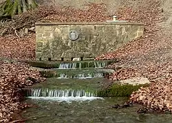 Apenteichquelle am Fuß des Burgberges