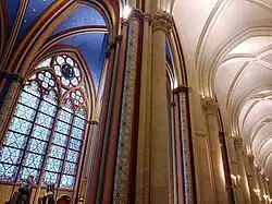 Notre-Dame de Paris: verschiedene Kapitellformen