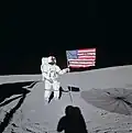 Die Nationalflagge auf dem Mond