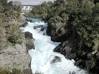 Die Aratiatia Rapids, wenn das Wehr der Staumauer geöffnet ist