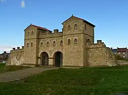 Rekonstruktion des Westtores von Kastell Arbeia (South Shields)