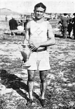 Olympiasieger ArchieHahn entschied auch die Rennen über 100 und 200&nbsp;Meter für&nbsp;sich