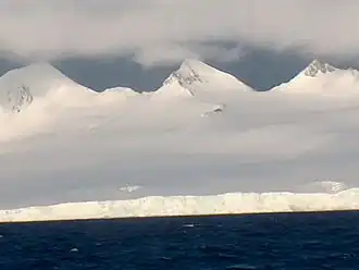 Arda Peak (Bildmitte)