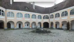 Arkadenhof Schloss Geltolfing Südseite