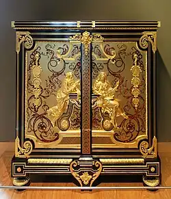Schrank mit vergoldeter Marketerie von Boulle, Louvre, Paris