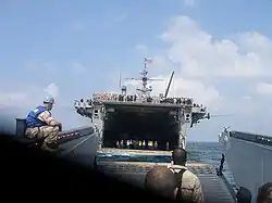 Blick ins offene Welldeck der USS Nashville