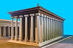 Front- und Seitenansicht des Modells vom Artemistempel