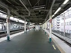 Bahnsteig der Chūō-Sōbu-Linie