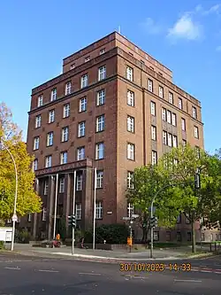 Blick auf das Turmgebäude, Berliner Allee Ecke Liebermannstraße