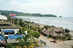 Strandrestaurants, im Hintergrund Súa